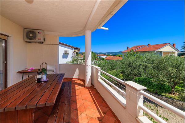 Apartment A4, for 5 persons