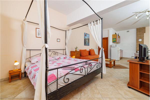 Apartment A8, for 2 persons