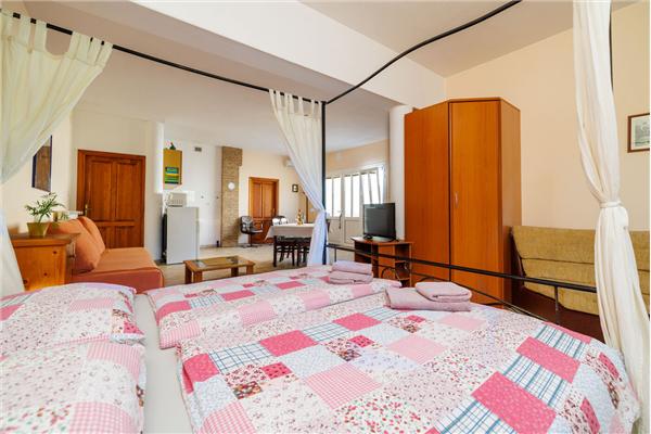 Apartment A8, for 2 persons