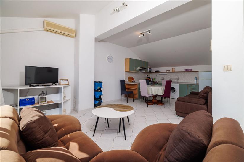 Apartment A4, for 6 persons