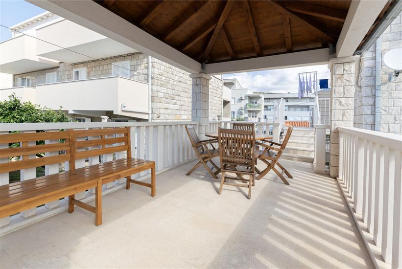 Apartment A1, for 6 persons