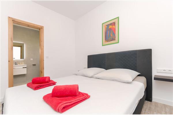 House K1, for 12 persons