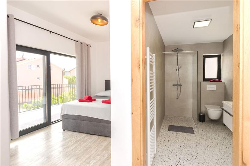 House K1, for 12 persons