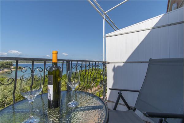 Apartment A2, for 5 persons