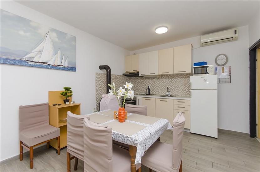 Apartment A2, for 3 persons