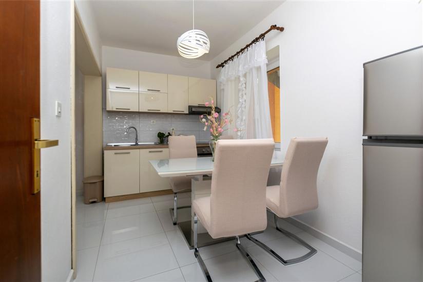 Apartment A1, for 5 persons