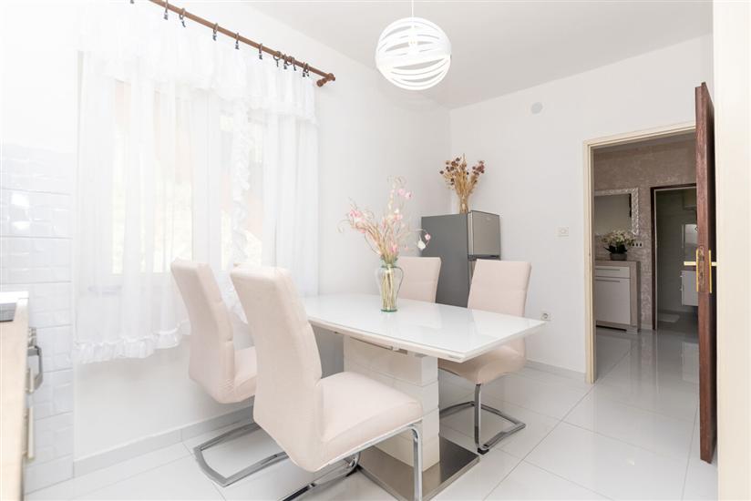 Apartment A1, for 5 persons