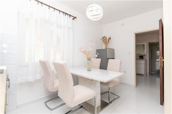 Apartment A1, for 5 persons