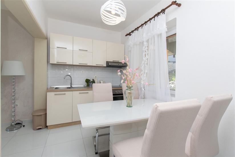 Apartment A1, for 5 persons