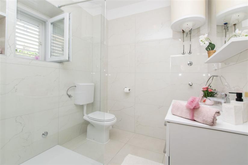 Apartment A1, for 5 persons