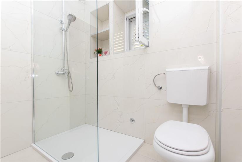 Apartment A1, for 5 persons