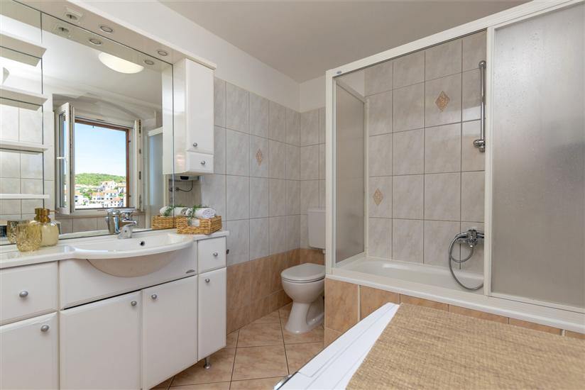 Apartment A1, for 5 persons