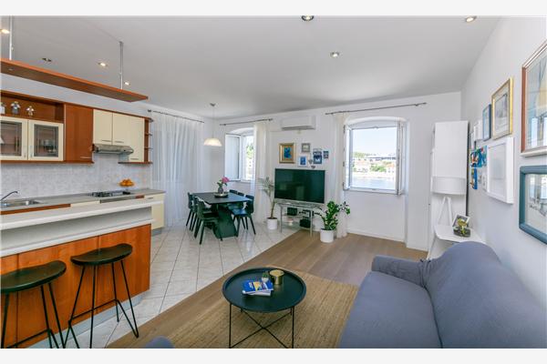 Apartment A1, for 5 persons