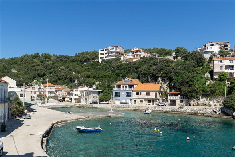 Apartments First row