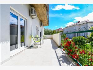 Apartments Tomo - 3km from Split airport Kastel Novi, Size 31.00 m2, Airline distance to town centre 300 m