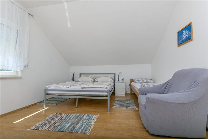 Apartment A1, for 5 persons