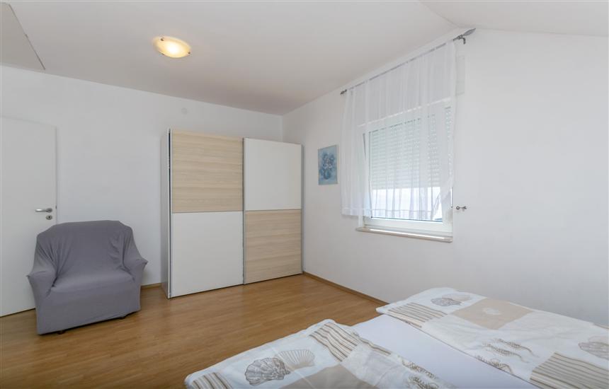 Apartment A1, for 5 persons
