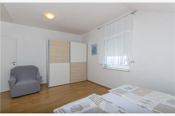 Apartment A1, for 5 persons
