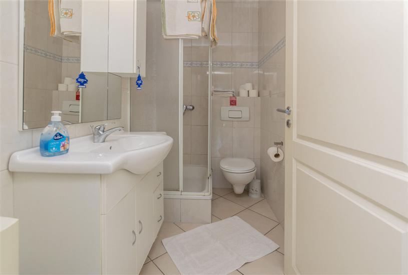 Apartment A1, for 5 persons