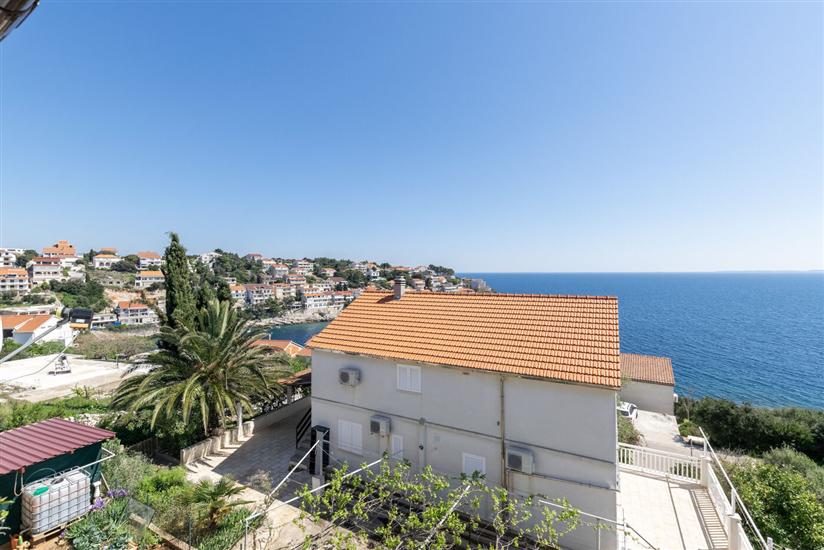 Apartment A1, for 5 persons