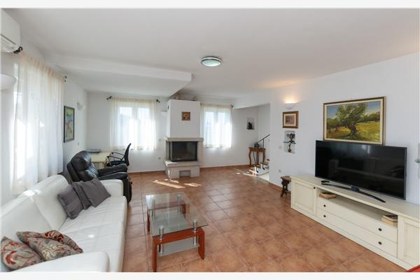 House K1, for 10 persons