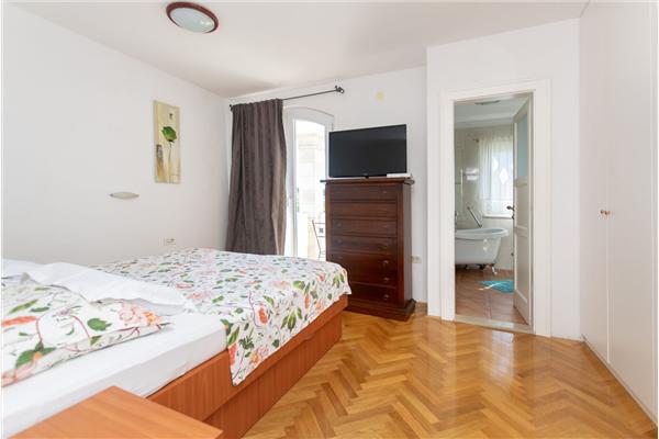 House K1, for 10 persons