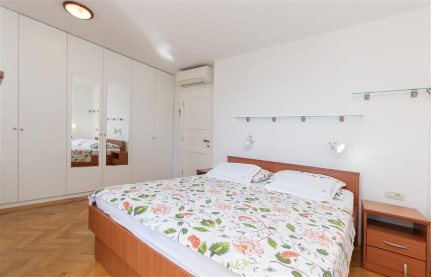 House K1, for 10 persons