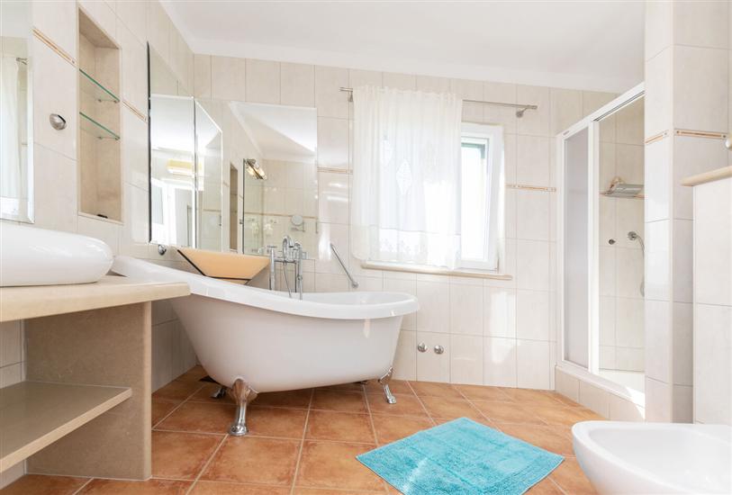 House K1, for 10 persons