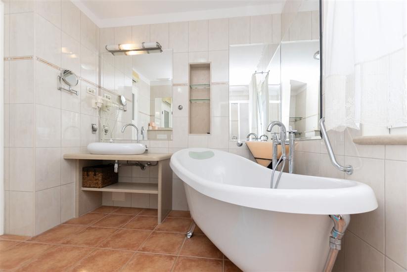 House K1, for 10 persons