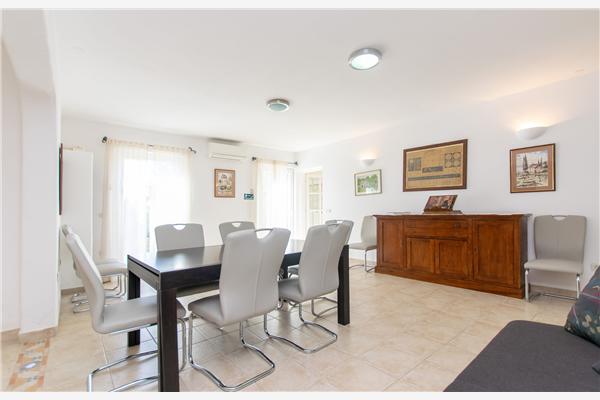 House K1, for 10 persons