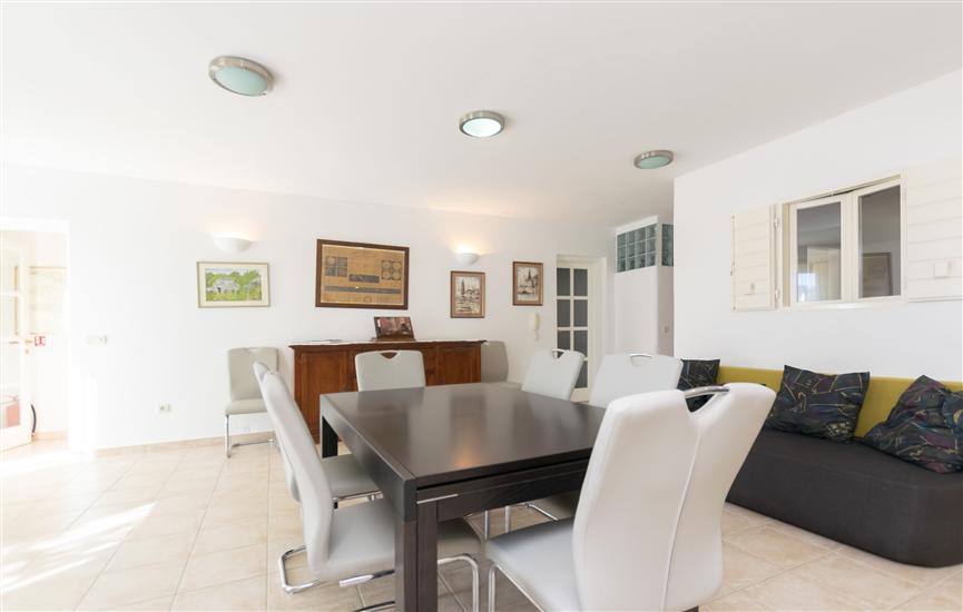 House K1, for 10 persons