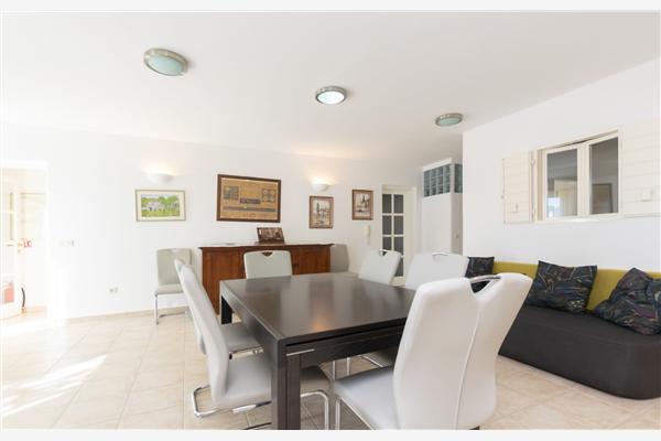 House K1, for 10 persons