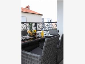 Apartma Split in Riviera Trogir,RezervirajIvanaOd 214 €