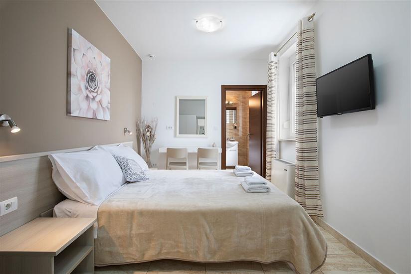 Room S1, for 2 persons