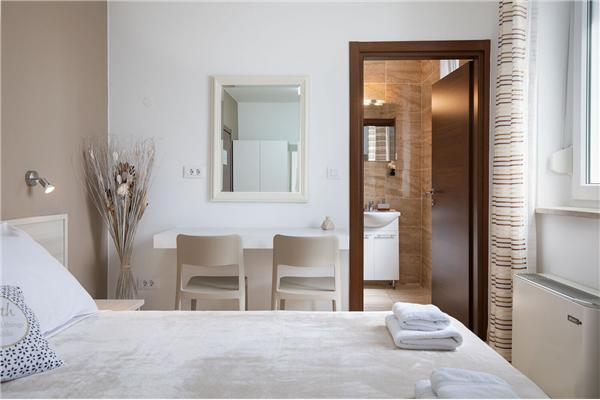 Room S1, for 2 persons