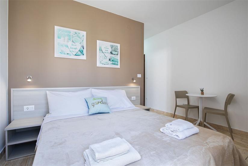 Room S2, for 2 persons