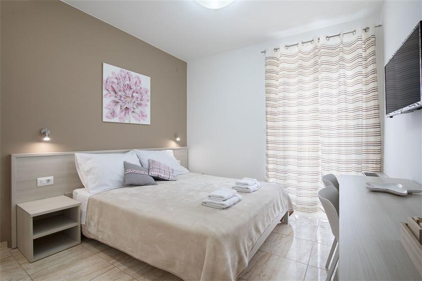 Room S3, for 2 persons