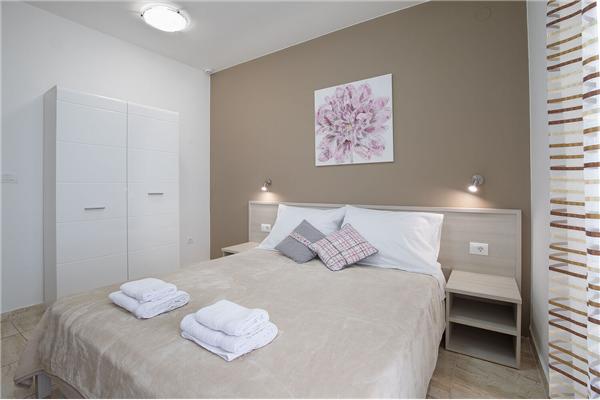 Room S3, for 2 persons