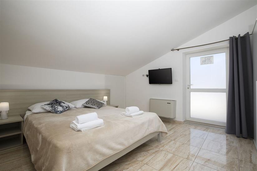 Room S4, for 2 persons