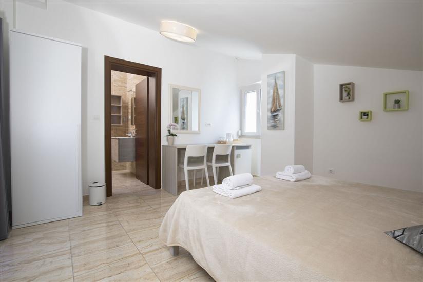 Room S4, for 2 persons