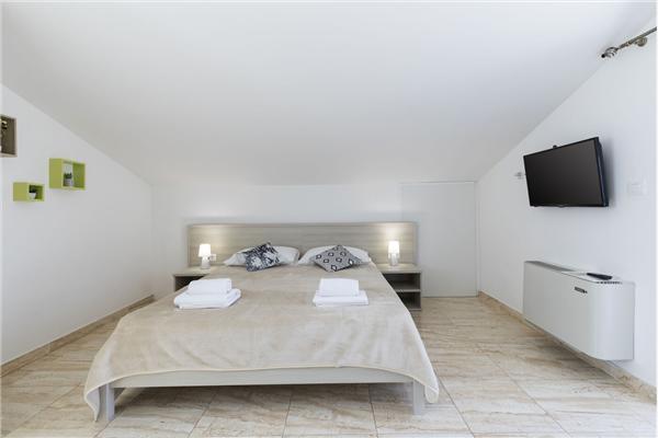 Room S4, for 2 persons