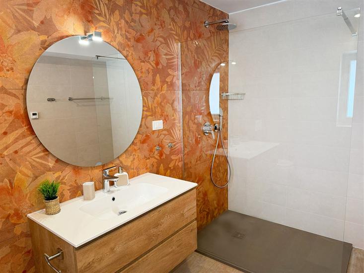 Apartment A6, for 6 persons