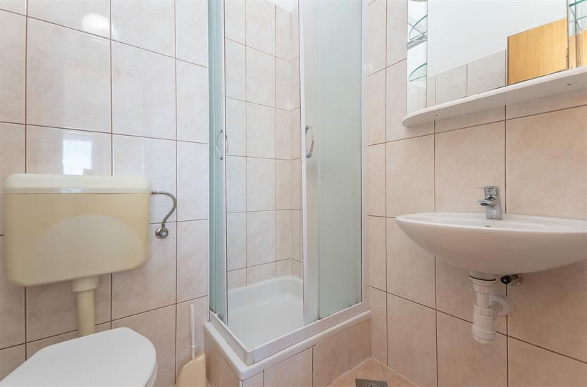 Apartment A9, for 6 persons