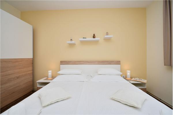 Apartment A1, for 5 persons