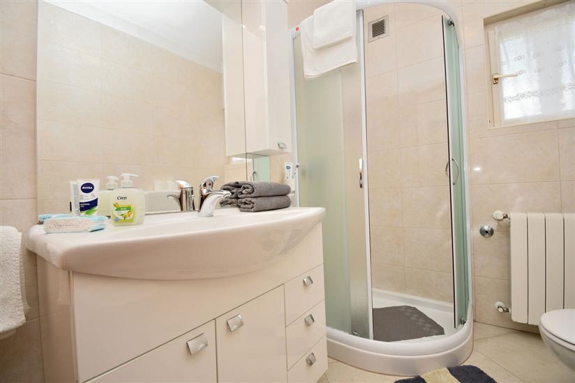 Apartment A1, for 5 persons