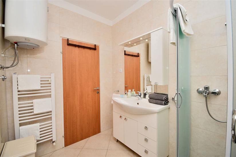 Apartment A1, for 5 persons