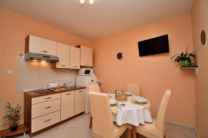 Apartment A1, for 5 persons