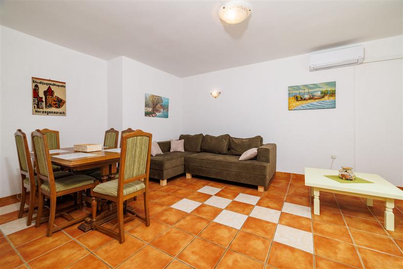 Apartment A2, for 5 persons