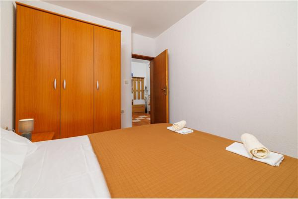 Apartment A2, for 5 persons