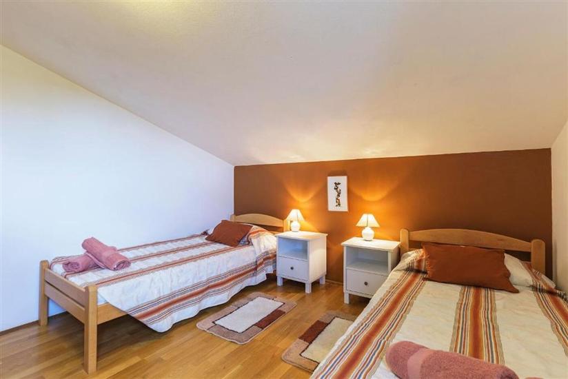 House K1, for 11 persons